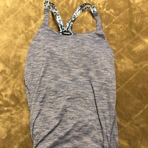 Lululemon tank top with bra attached size 6